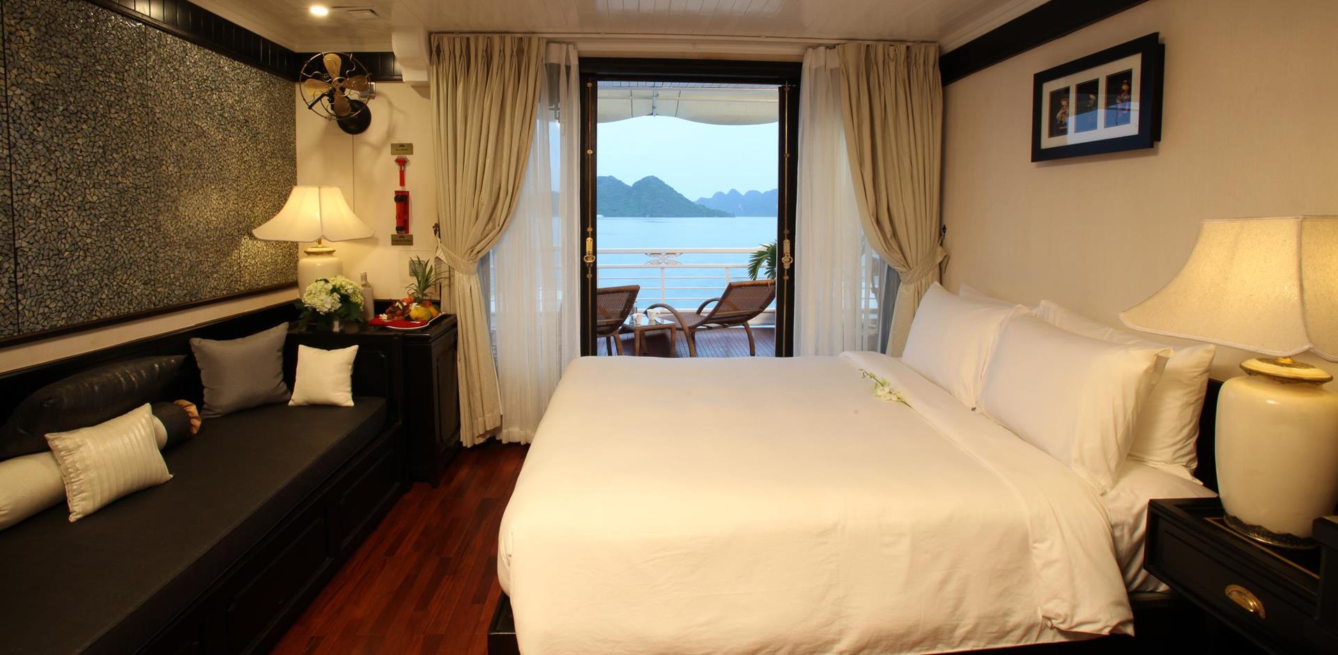 Bedroom, Au Co Cruise, Vietnam