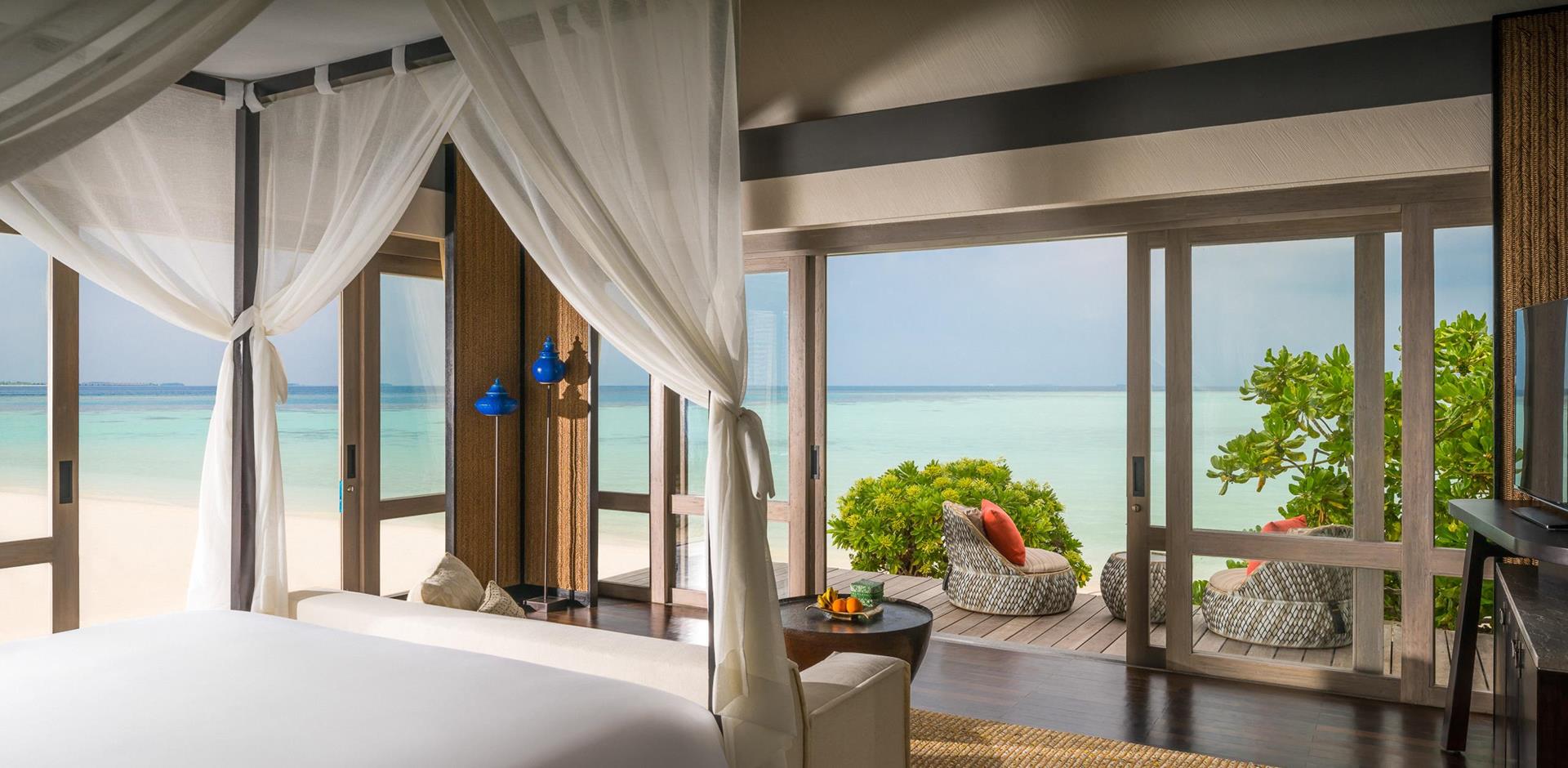 Four Seasons Voavah Private Island room