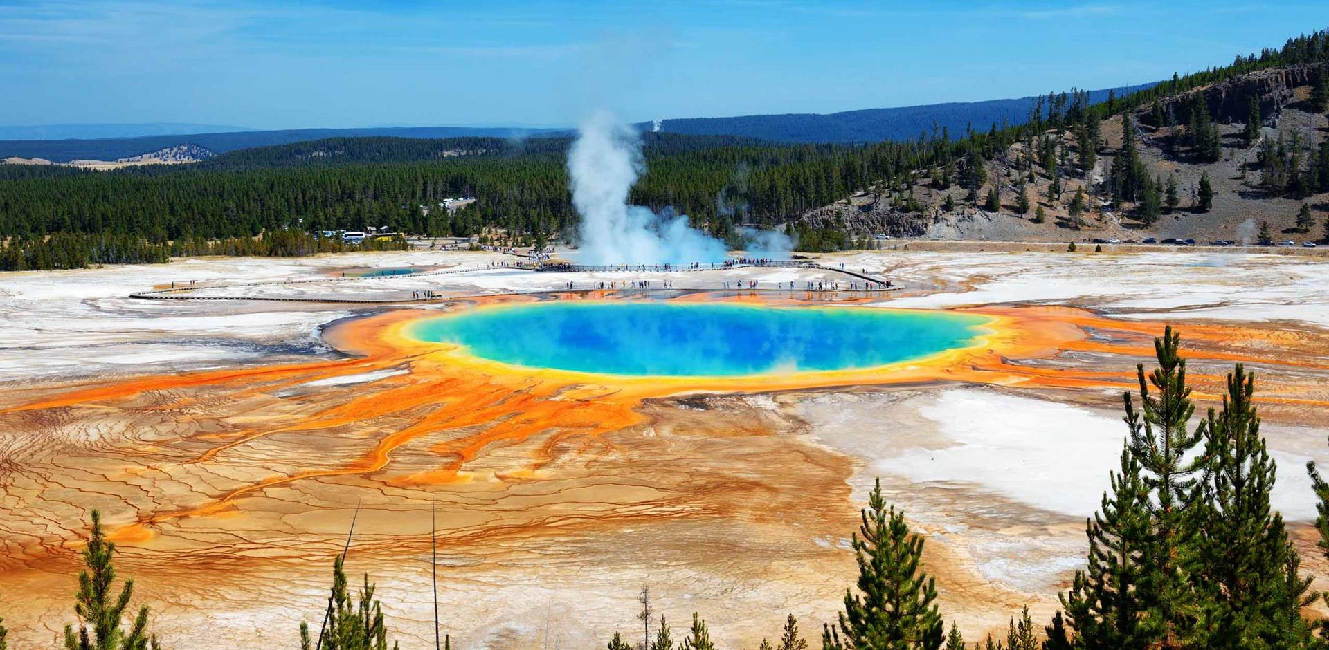 Grand Prismatic Springs in Yellowstone National Park, Wyoming, USA