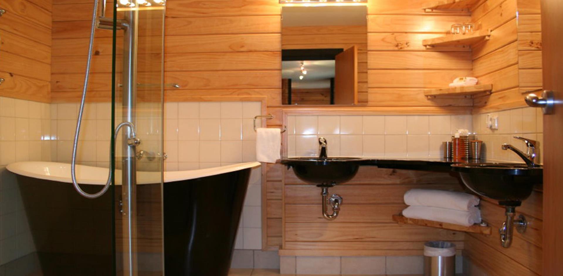 Bathroom, Westwood Lodge