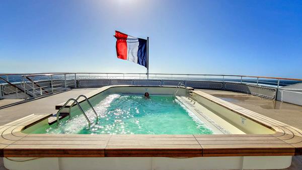 Ship swimming pool