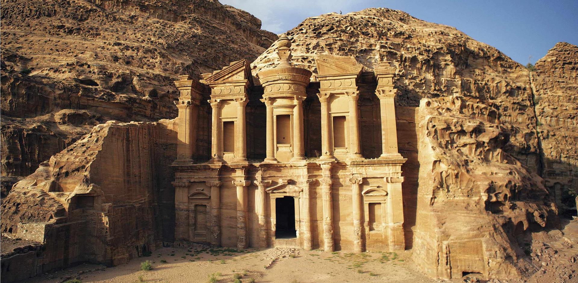 Petra to the Pyramids & a Nile Yacht Cruise Escorted Tour 