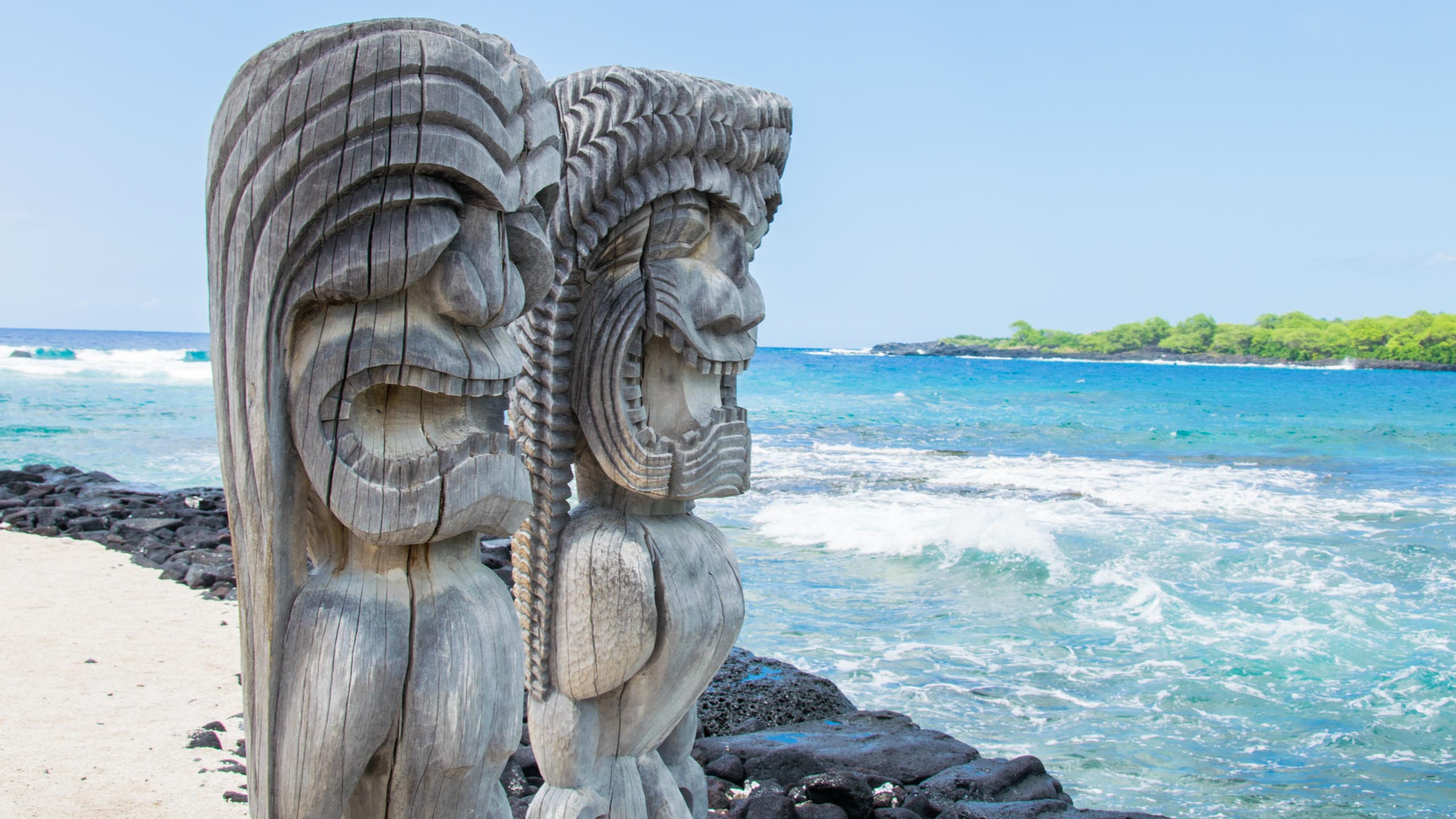 Гавайский туристический и культурный центр. Полинезийские идолы Тики. Идолы Гавайи. Тики статуи Гавайи. Пуухонуа-о-Хонаунау Гавайи.